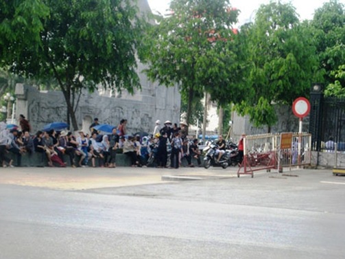 110512_thoi-su_tieu-thuong_dan-viet 110512_thoi-su_tieu-thuong_dan-viet