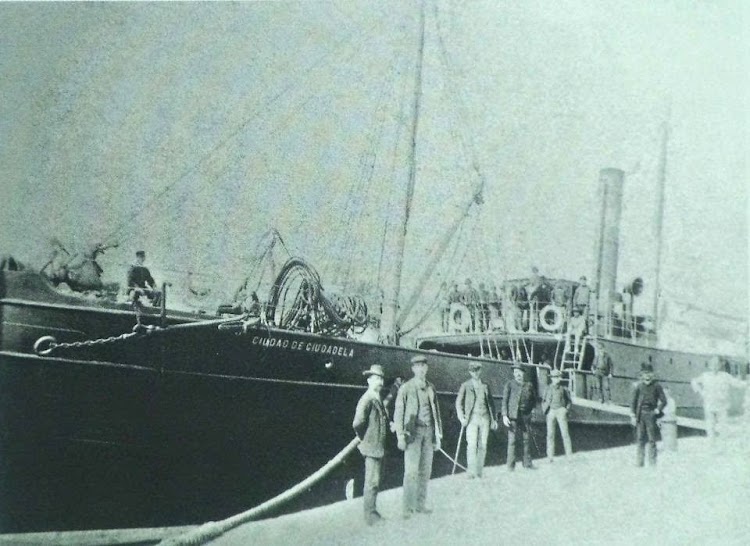 Vapor CIUDAD DE CIUDADELA. Puerto de Ciudadela. Ca. 1890. Joan Bagur Truyol. Facebook Fotos del passat de l´illa de Menorca.jpg