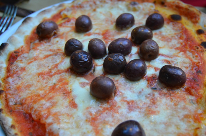 [Dinner%2520black%2520olive%2520pizza%255B2%255D.jpg]
