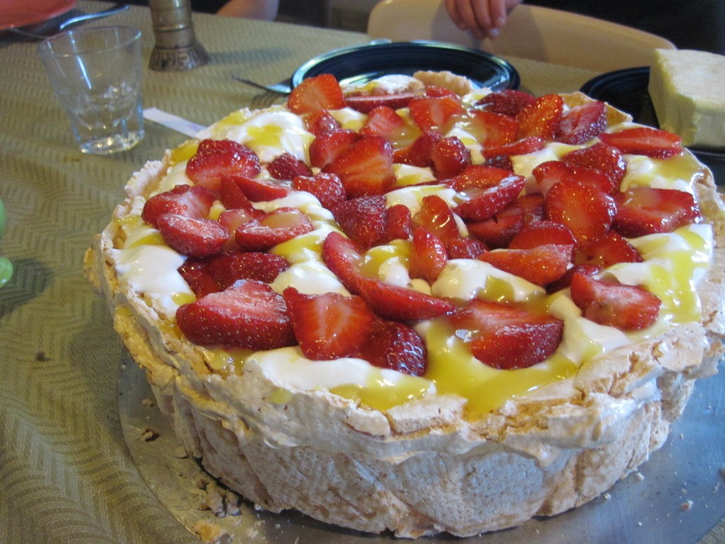 [pavlova%2520with%2520lemon%2520curd%255B4%255D.jpg]