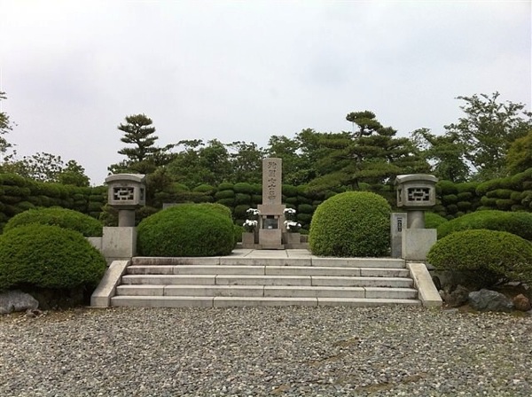 殉国七士廟