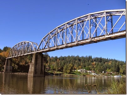 IMG_9176 Lake Oswego Railroad Bridge at River Villa Park in Milwaukie, Oregon on October 22, 2007