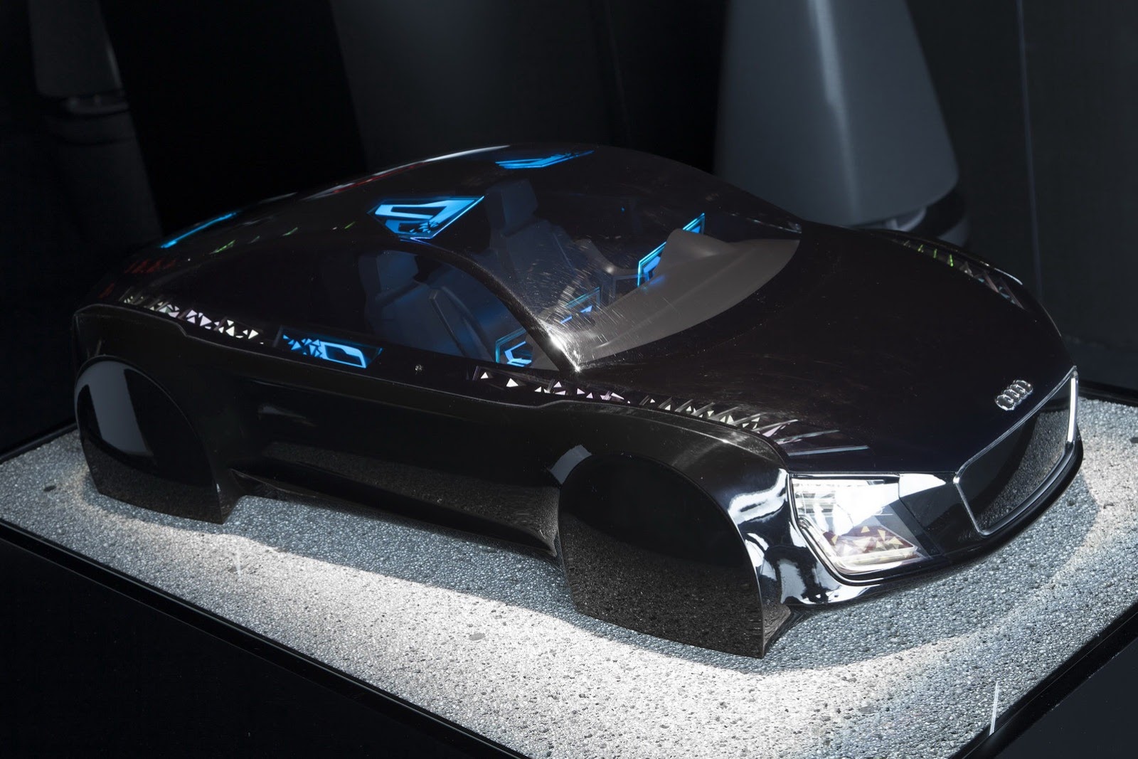 [Audi-CES-2013-02%255B2%255D.jpg]