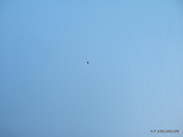 Oups il reste une ptite tete d'épingle à reboucher (objectif est à 4 cm de la coque)