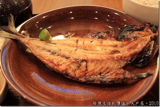 竹筴魚套餐的魚超大隻的，小姐們根本吃不完一整隻，這個夠划算，可以分給別人一起吃。