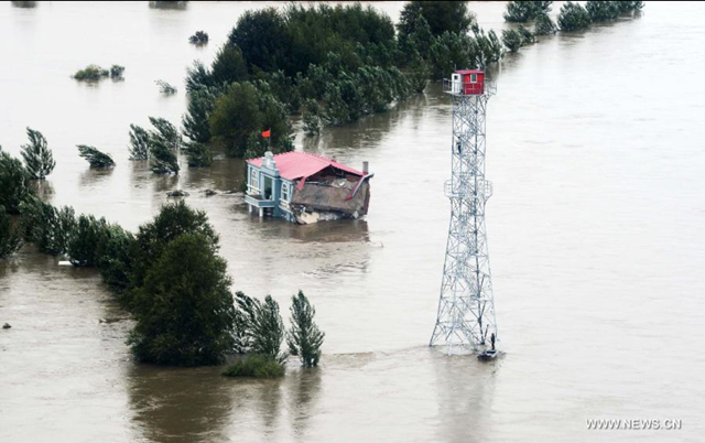 The aerial photo taken on 31 August 2013 shows a flooded house in Bacha Township in Tongjiang City, northeast China's Heilongjiang Province. The water level in a section of the Sino-Russia bordering Heilongjiang River has risen to a record high in the region's worst flooding in more than a decade. Northeast China has been hit by the worst flooding in decades this summer. Photo: Wang Kai / Xinhua
