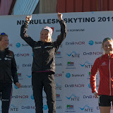 Blomsterseremoni K19: Frida Strand Kristoffersen, Hilde Fenne og Lene Berg Ådlandsvik