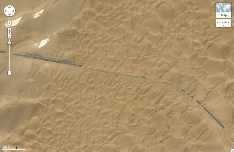  Cùng nhìn qua đường quốc lộ xuyên sa mạc dài nhất thế giới