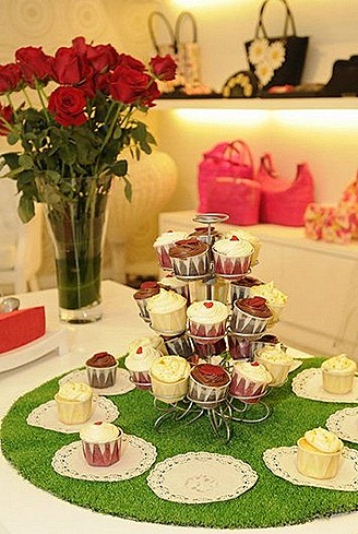 Lulu Guinness Singapore launch roses and cupcakes