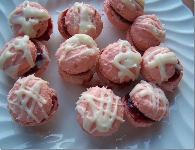 Raspberry Macarons 012