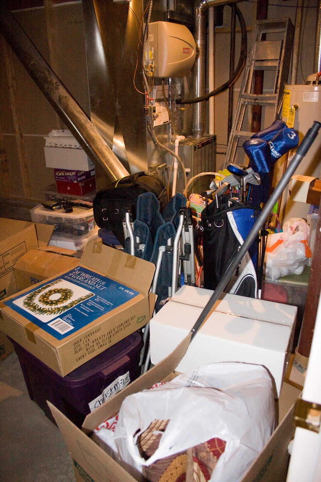 [shelves%2520stuff%2520before%25202%255B7%255D.jpg]