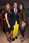 Marina Braun y Sol Dellepiane junto a su amigo.
