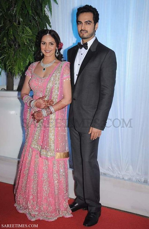 [Esha_Deol_Rocky_S_Lehenga%2520%25281%2529%255B4%255D.jpg]