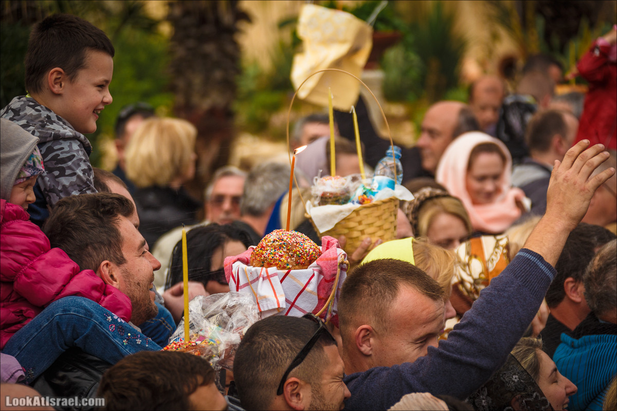 Пасхальное освящение куличей в Русской церкви в Яффо | Easter in russian church in Jaffa  | LookAtIsrael.com - Фото путешествия по Израилю