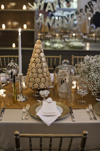 Glass bell jars made sure the toppers were admired. Glass bell jars made sure the toppers were admired.