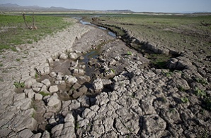 San Carlos Lake near Coolidge is almost empty as drought grips Arizona in 2011. Mark Henle / The Arizona Republic