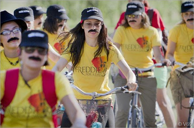 Fãs fazem 'bicicletada' em homenagem a Freddie Mercury