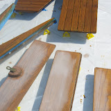 Arghhhh.... Last coat of varnish... we messed up! We applied it too late in the day or the day was more humid or we don't know... but it ended up all cloudy :(