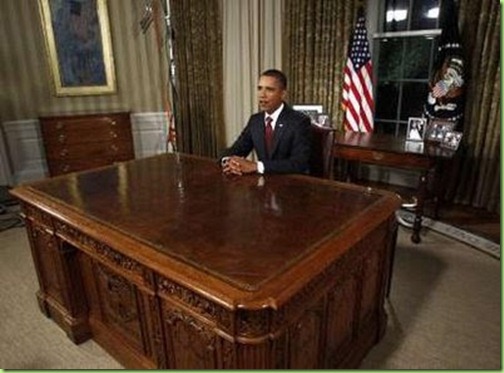 Obama_Iraq_speech,_8_31_10_ with very clean desk__1