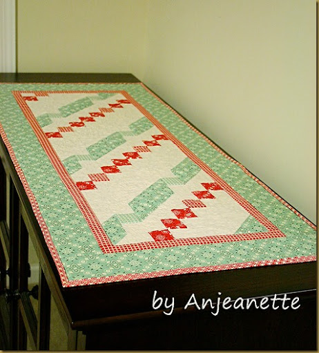 twisted ribbon table runner pattern