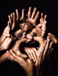 Imagens feitas com as mãos. Rostos. Imagens curiozas.