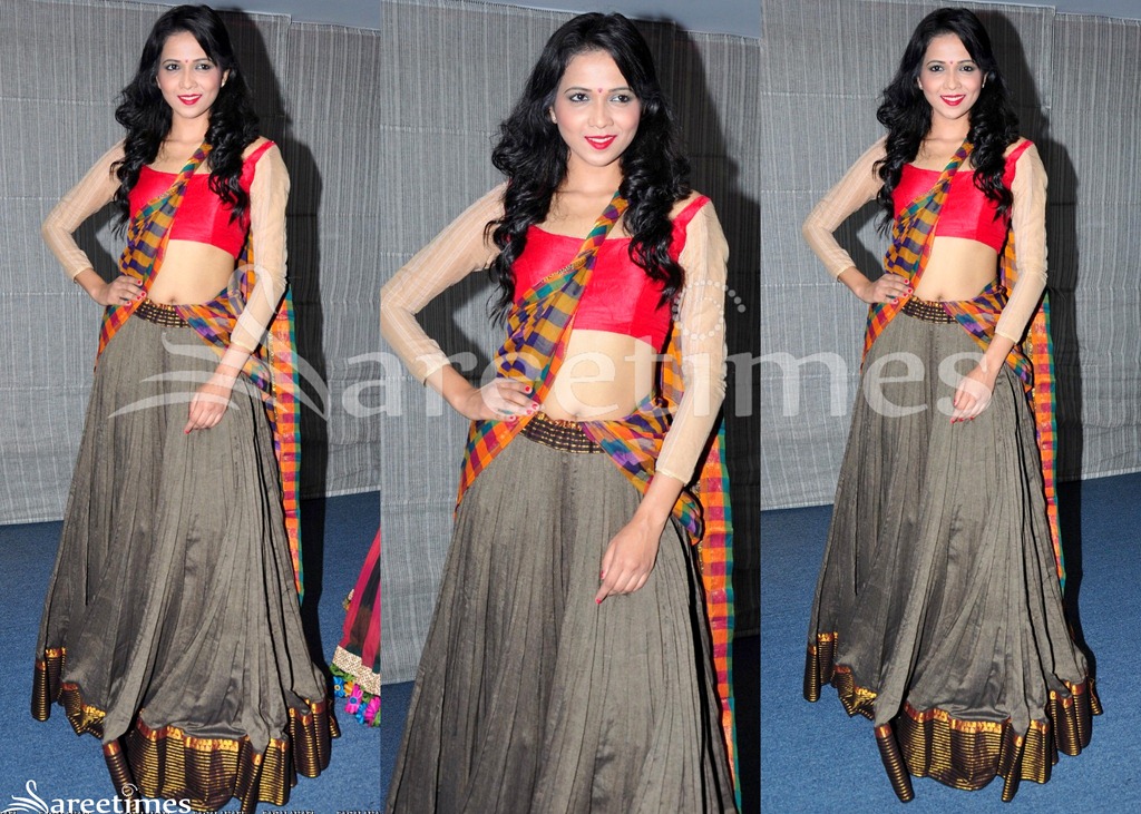 [Farah_Hussain_Lehenga%255B4%255D.jpg]