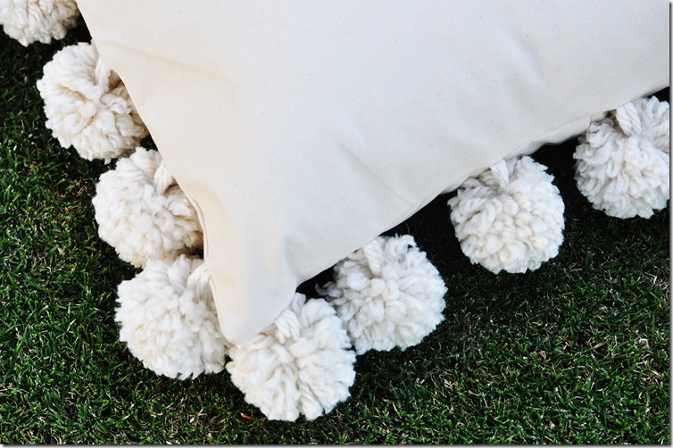 mondopompompillow 070