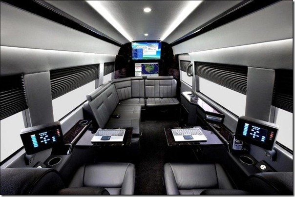 Por dentro de uma Van da Mercedes Benz (2)