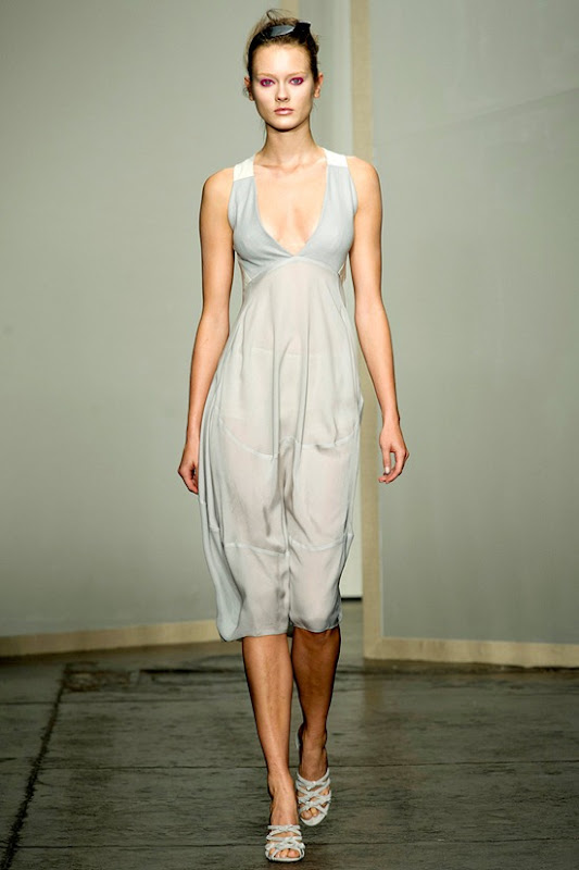donna-karan-rtw-ss2013-runway-07_172108259229