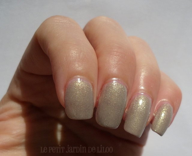 03-essence-irreplaceable-nail-polish-swatch-review