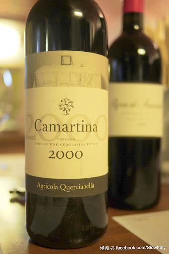 Camartina 2000producer: Querciabella品種：70% Cabernet Sauvignon, 30% Sangiovese產地：Toscana IGTterroir：這家小酒廠自過往工作時就相當喜歡，記得他們最早生產線還只有chianti classico與Camartina兩款（又還有白酒Batar樣子），現今才陸續增加更多不同的super tuscan style其他酒款如Palafreno(使用100% merlot)。此款為其知名旗艦款，年產量18000瓶的他，自1988年開始轉有機耕作，並於此款同年份也就是2000年轉為自然動力法。還記得前幾年剛出現時市場上對此特出的