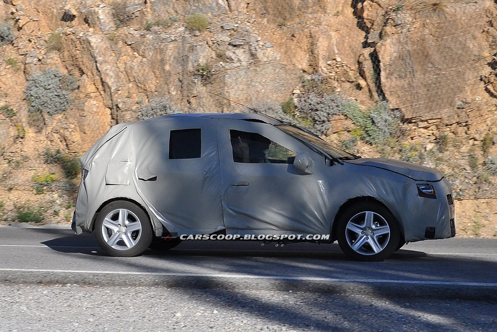 [2013-Dacia-Sandero-4%25255B3%25255D%255B2%255D.jpg]