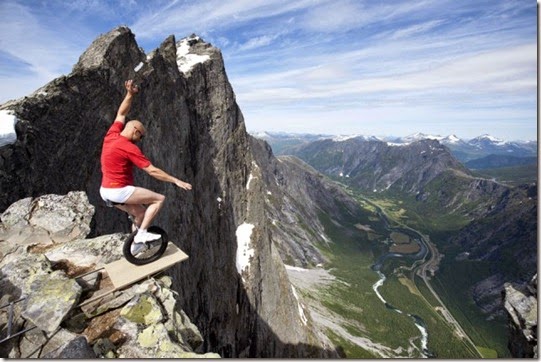 balancing-on-the-edge-of-1000ft-cliff-in-norway-640x426 balancing-on-the-edge-of-1000ft-cliff-in-norway-640x426