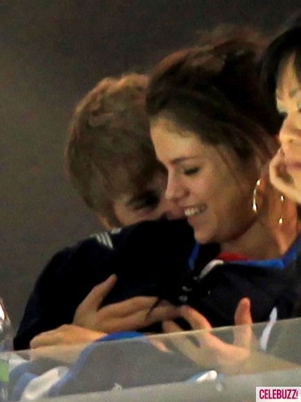 Justin Bieber le agarra las tetas a Selena Gomez