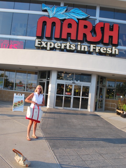 [2011-07-06%2520Lise%2520outside%2520fav%2520shop%255B4%255D.jpg]