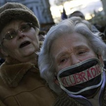 AP_hungary_protest_300_eng_22jan12