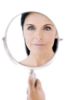 [women%2520checking%2520for%2520wrinkles%255B2%255D.png]