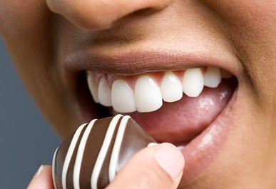 [woman_eating_chocolate%255B5%255D.jpg]