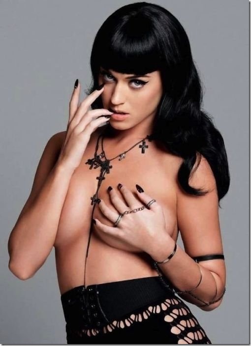 katy-perry-breasts-a2c444