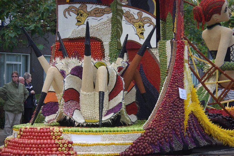 Image Dimension: 512x344 :: Everything made up of Fruits and Vegetables Everything made up of Fruits and Vegetables