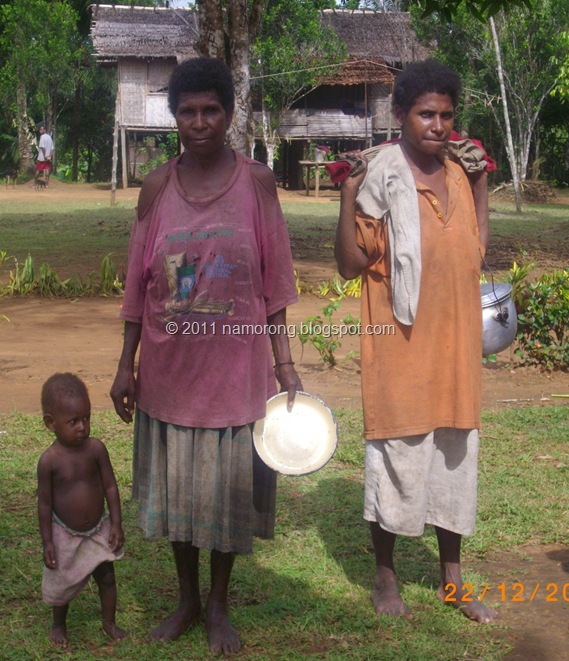 Rural women from the savannah woodland of Trans Fly region, Western Province