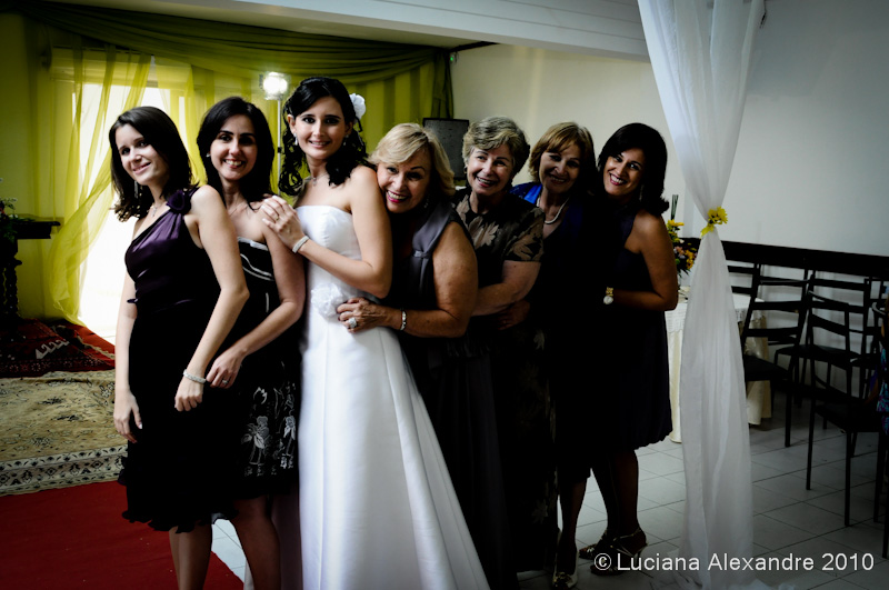 Fotos de Kiria e Toni. Foto numero 0031 da fotografa Luciana Alexandre, de Salvador, BA, que faz fotos de ensaio infantil (fotografia de infantil), fotos de casamento (fotografia de casamento), fotos de gravidas (fotografia de gestantes), fotos de eventos, fotos de festas, fotojornalismo social e videos. buffet Aliança bem casados feira de santana Kiria e Tony dia da noiva Fotografa casamentos
