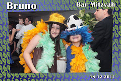 Fotos do evento Bruno - 18.12.11. Foto numero 30 da Social Click Fotografia Digital, do Rio de Janeiro, RJ, que faz fotos divertidas, fotos malucas, fotos com fantasias, fotos na hora, fotografia maluca, fotografia divertida com molduras personalizadas. fotos divertidas malucas foto maluca animadas animado rj rio de janeiro divertida fantasia animada noivas montagem social fotojornalismo casamento