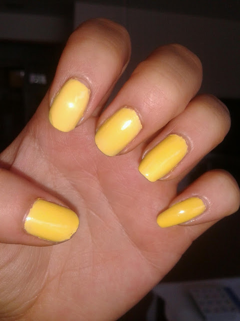 NOTD: Sally Hansen's Hard as Nails Xtreme Wear in Mellow Yellow: Swatch +  Review | kfclovesyou