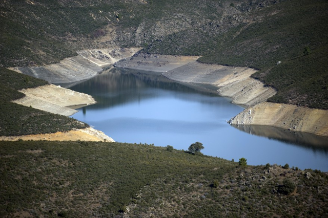 Aerial view of El Atazar reservoir, 16 March 2012. A lack of rain in Spain has caused the El Atazar reservoir to drop precipitously. El Atazar is the largest reservoir in Madrid and Spain is under severe drought conditions which have parched farmland with the driest winter in seven decades. Photo: hungeree.com