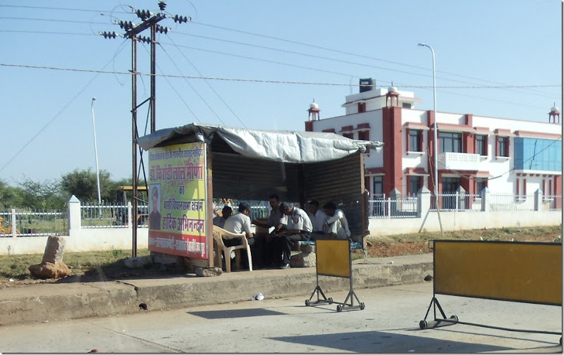 DSC01089-Viagem Jaipur-Fatehpur - Posto da Policia Rodoviaria