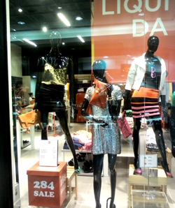 284 faz Liquidação Verão 2012 com até 70% off.