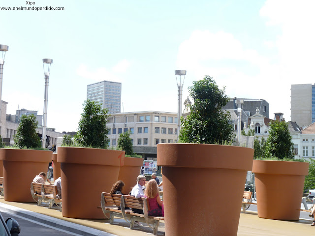 macetones-gigantes-bruselas.JPG