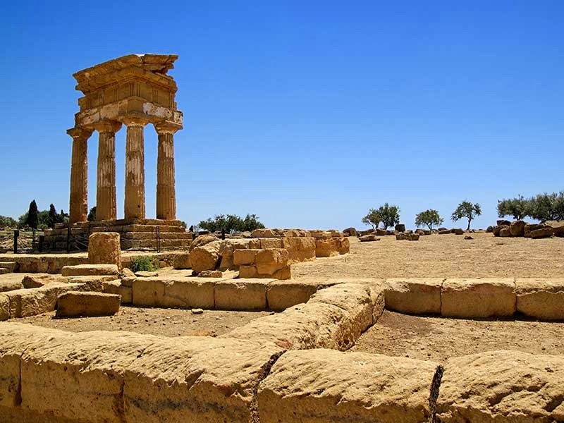 [Agrigento_Temple-of-Castor-and-Pollux-_temple-of-Dioscuri_%255B4%255D.jpg]