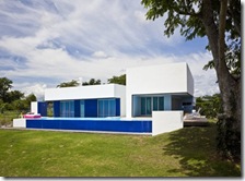 Blue Home with Shiny of Swimming Pool Design